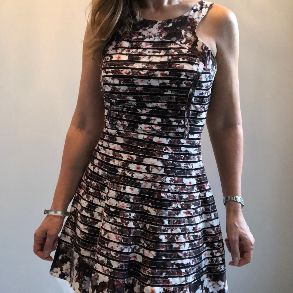 Dress - Picture 4 of 7